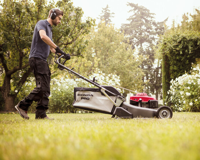 Honda HRH 536 QX Lawnmower - Image 4