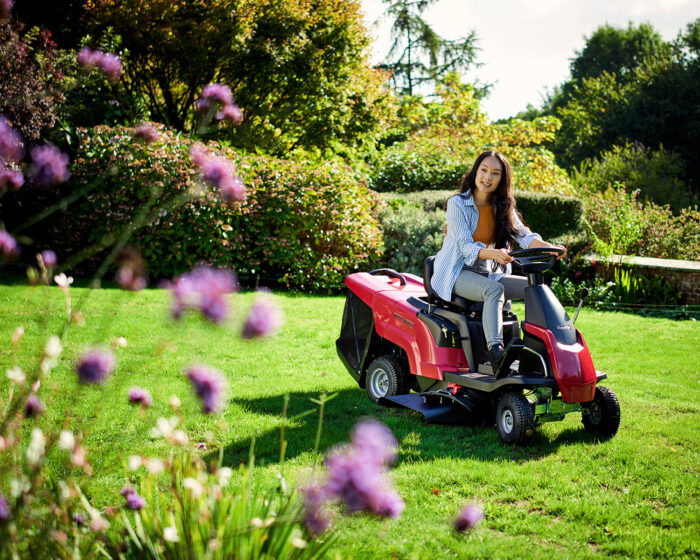 Mountfield MTF 66MQ Rear Collect 26" Ride On Lawn Mower - Image 4