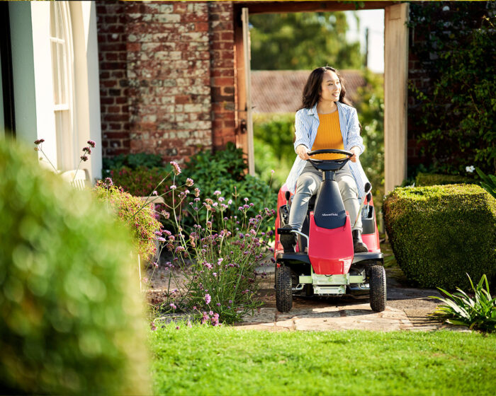 Mountfield MTF 66MQ Rear Collect 26" Ride On Lawn Mower - Image 6