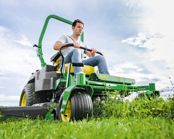 John Deere Z515E Side Discharge 48" Zero-Turn Lawn Mower - Image 2