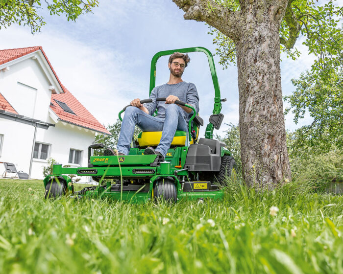 John Deere Z545R Side Discharge 48" Zero-Turn Lawn Mower - Image 3