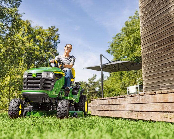 John Deere X127 Side Discharge and Mulching 42" Ride On Lawn Mower - Image 2