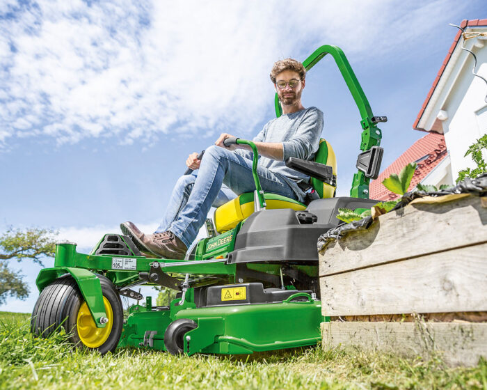 John Deere Z545R Side Discharge 48" Zero-Turn Lawn Mower - Image 2