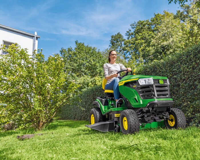 John Deere X127 Side Discharge and Mulching 42" Ride On Lawn Mower - Image 3