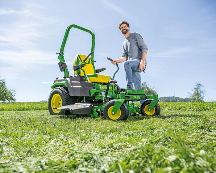 John Deere Z545R Side Discharge 48" Zero-Turn Lawn Mower - Image 4