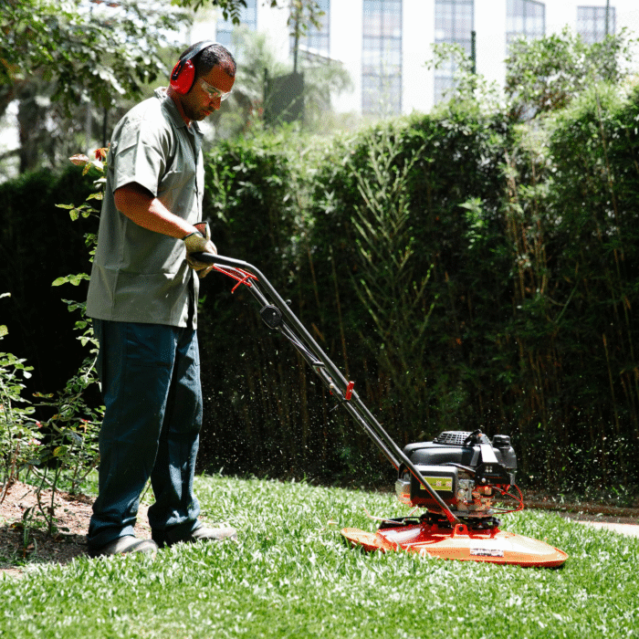 Husqvarna GX 560 Hover Mower - Image 2