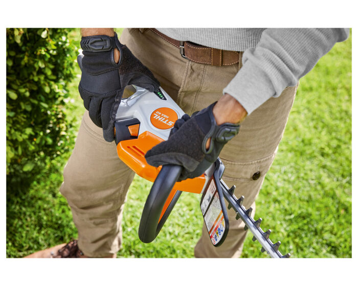 STIHL HSA 40 Cordless Hedge Trimmer Set - Image 5