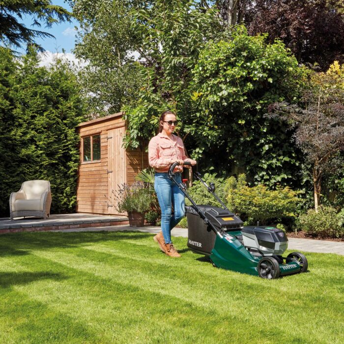 Hayter Harrier 41 Autodrive VS Cordless Lawnmower - Image 2