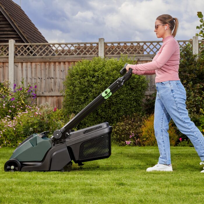 Hayter Hawk 36 Push Cordless Lawnmower Set - Image 4
