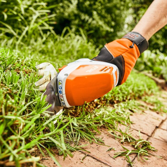 Stihl HSA26 Cordless Garden Shears Set - Image 3