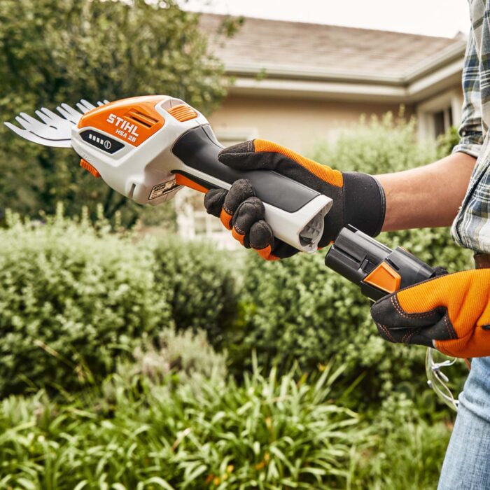 Stihl HSA26 Cordless Garden Shears Set - Image 4