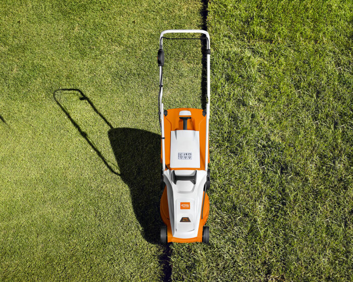 STIHL RMA235 Cordless Lawnmower Set - Image 4
