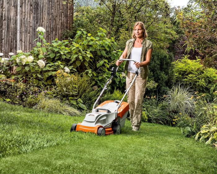 STIHL RMA235 Cordless Lawnmower Set - Image 5
