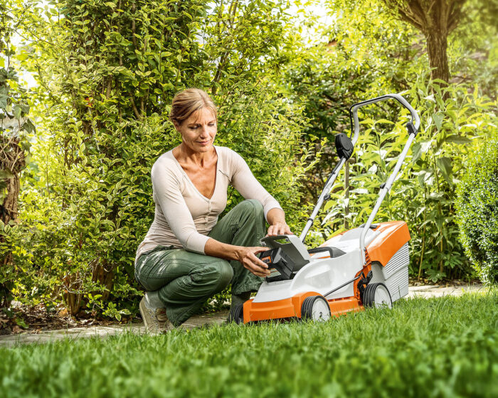 STIHL RMA235 Cordless Lawnmower Set - Image 6