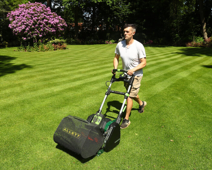 Allett Stirling 51 Cordless Lawnmower - Image 3